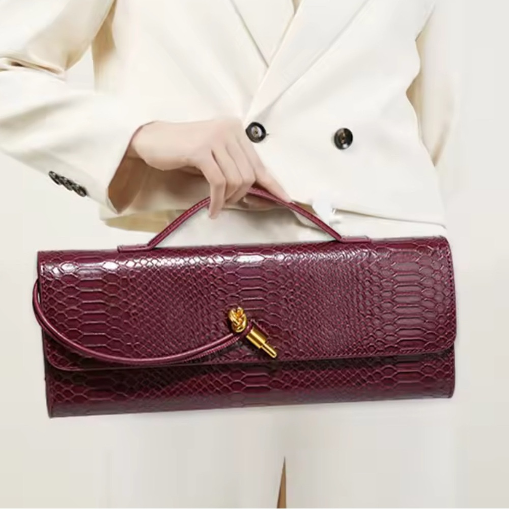 NEW $90 boutique clutch trendy viral bag
